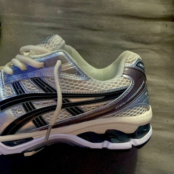 Acics Metallic plum 8’ 1/2 (no box) near ds - Picture 3 of 7